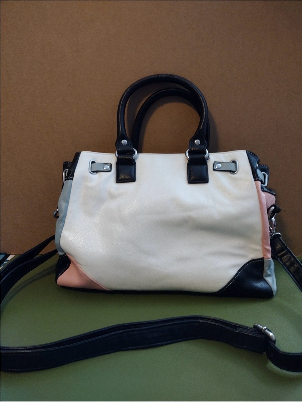 Hello Kitty Pink & White Leather Satchel Handbag - Picture 2 of 5